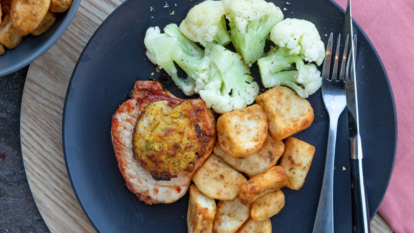 Pork Mignons with Cauliflower and Wedges