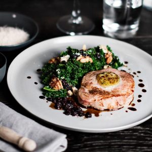 Herb an garlic mignon with Kale, walnuts and blue cheese-Preview